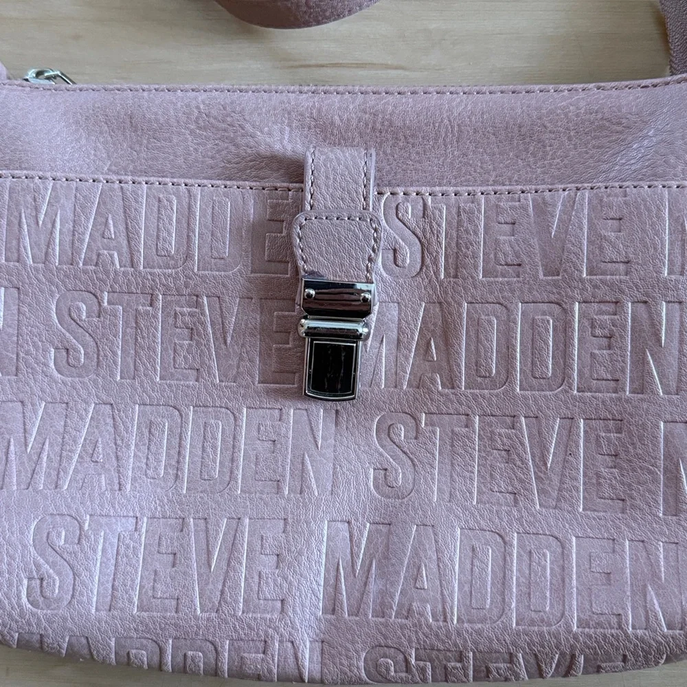STEVE MADDEN SOFT PINK CROSSBODY PURSE ADJUSTABLE SHOULDER STRAP TOP ZIP CLOSURE